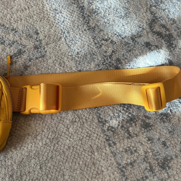 Lululemon Athletica Gold Yellow Clutch Wristlet - Picture 2 of 5